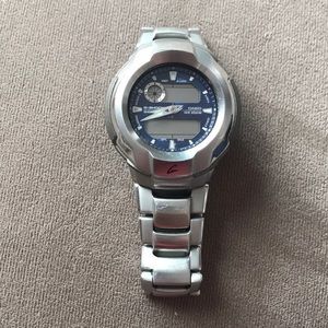 Casio g-shock silver. G-1700D